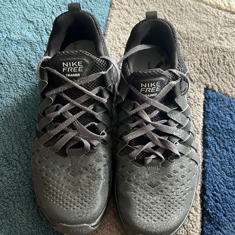 Men Nike shoes 9.5